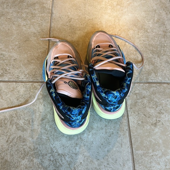 Nike Kyrie Infinity Valentines Day - Picture 4 of 5